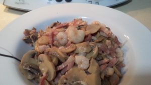 Champiñones con jamón y gambas